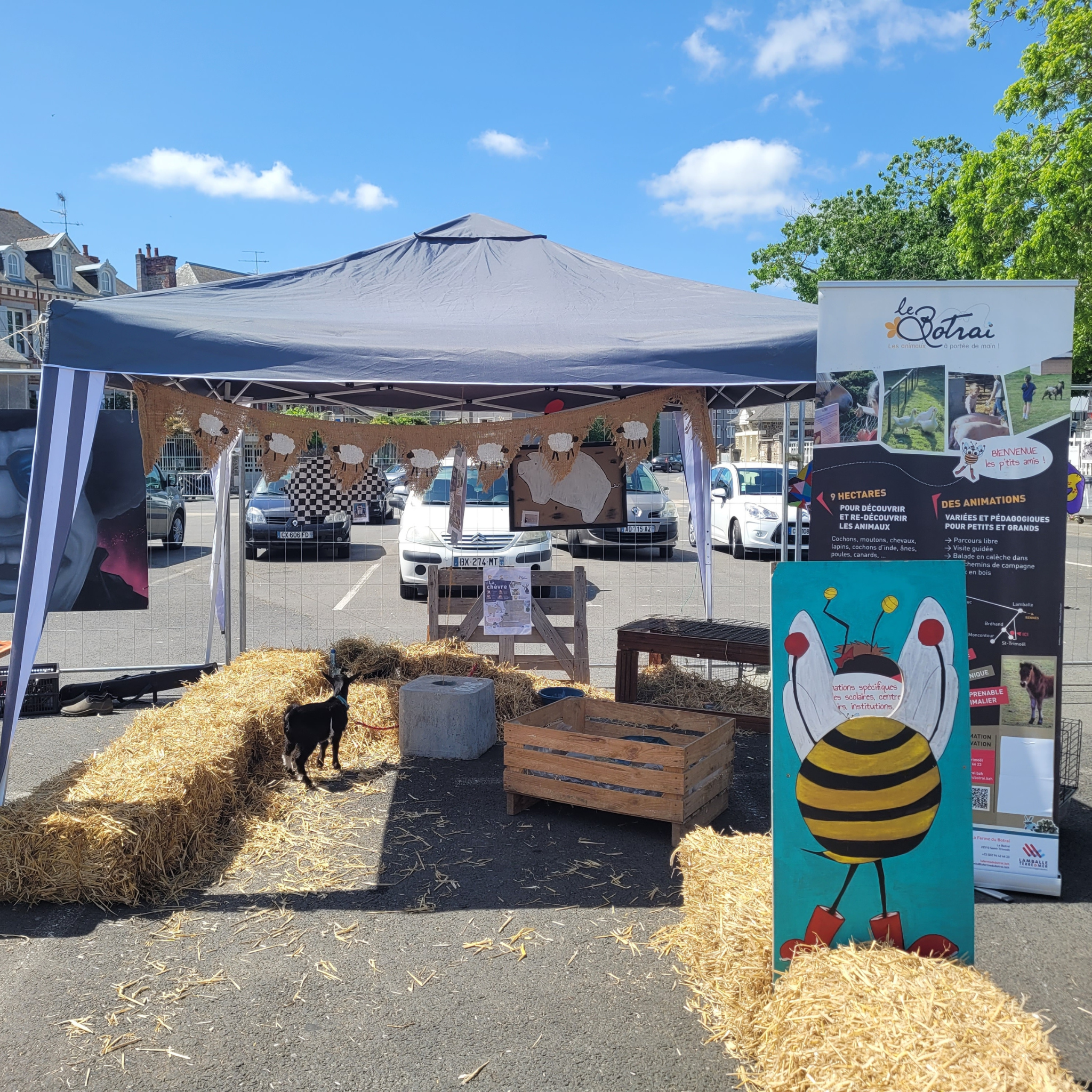 Stand d'accueil et d'information de la ferme pédagogique